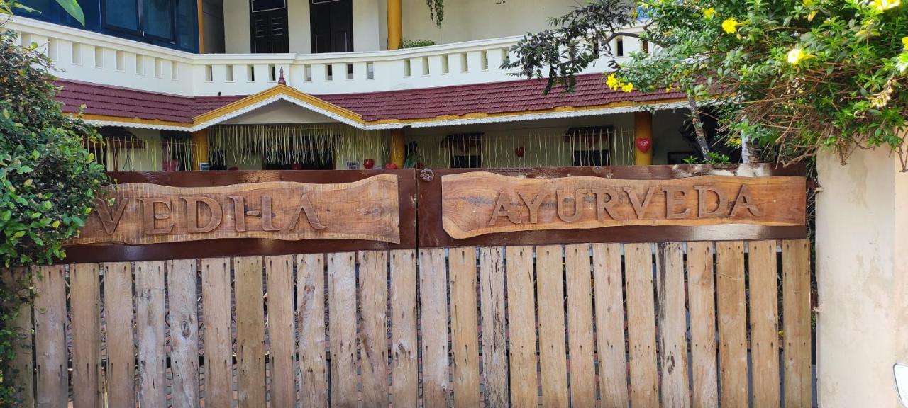 Vedha Ayurvedic Panchakarma Treatment Centre Hotel Alappuzha Exterior photo