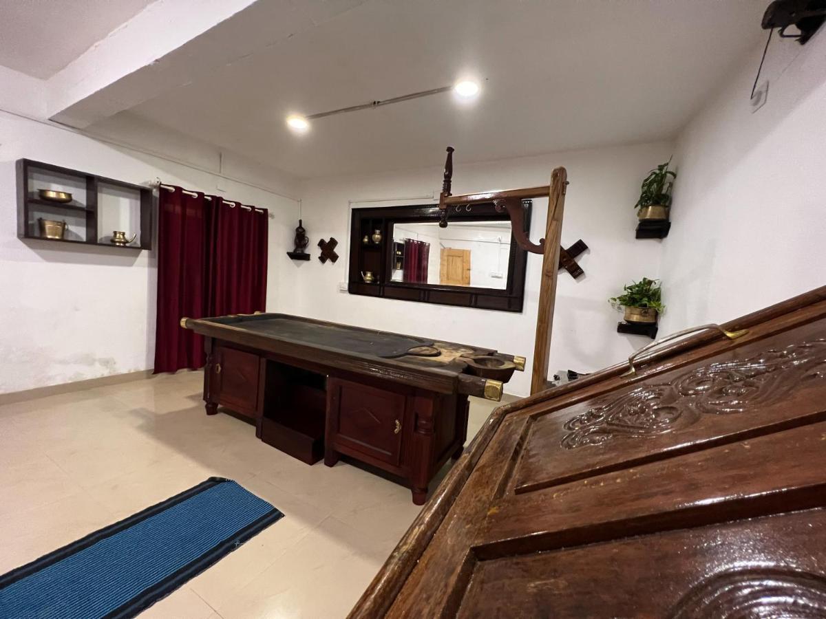 Vedha Ayurvedic Panchakarma Treatment Centre Hotel Alappuzha Exterior photo